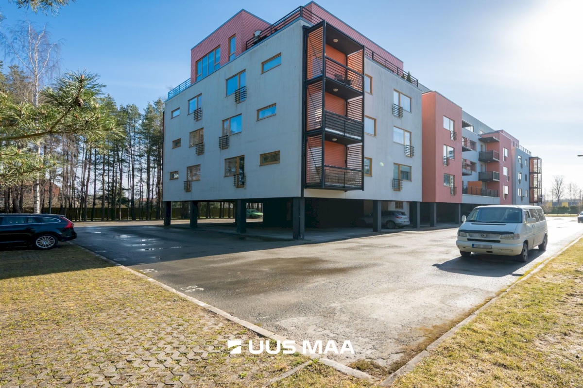 Rae vald, Peetri alevik, Raudkivi tee 4