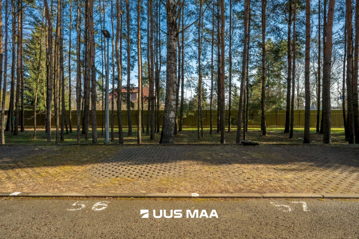 Rae vald, Peetri alevik, Raudkivi tee 4