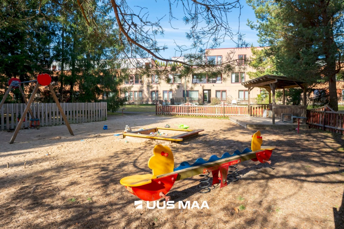 Rae vald, Peetri alevik, Raudkivi tee 4