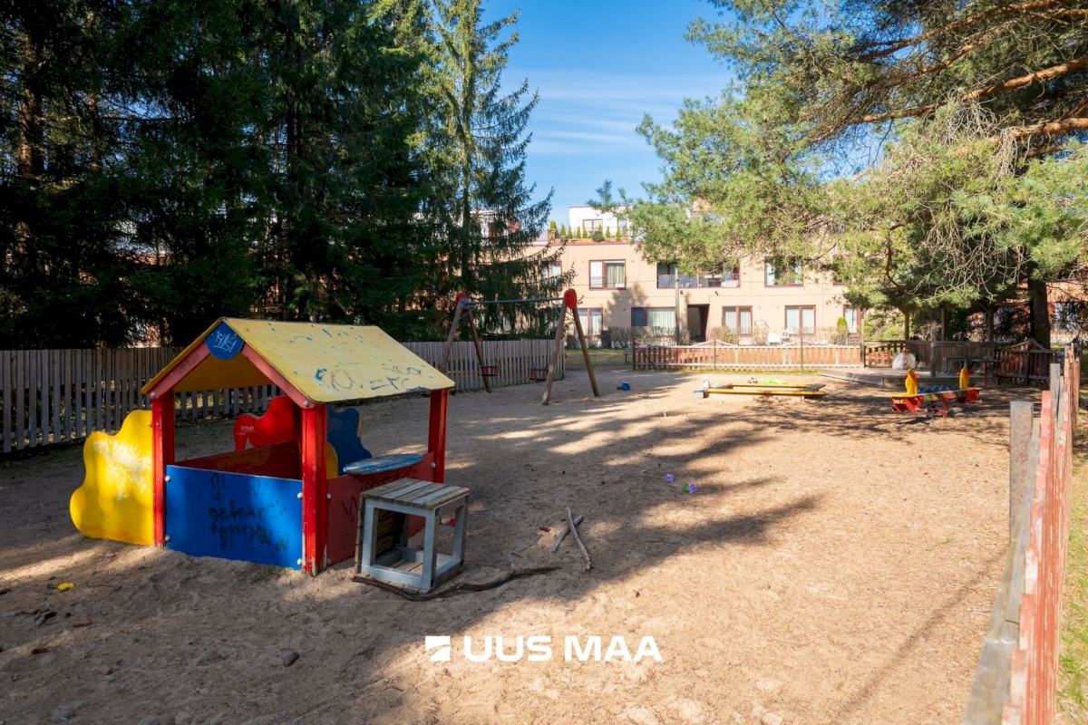 Rae vald, Peetri alevik, Raudkivi tee 4