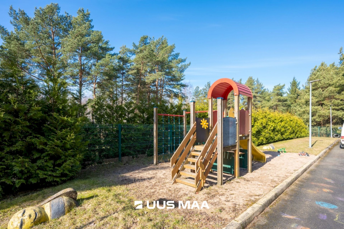 Rae vald, Peetri alevik, Raudkivi tee 4