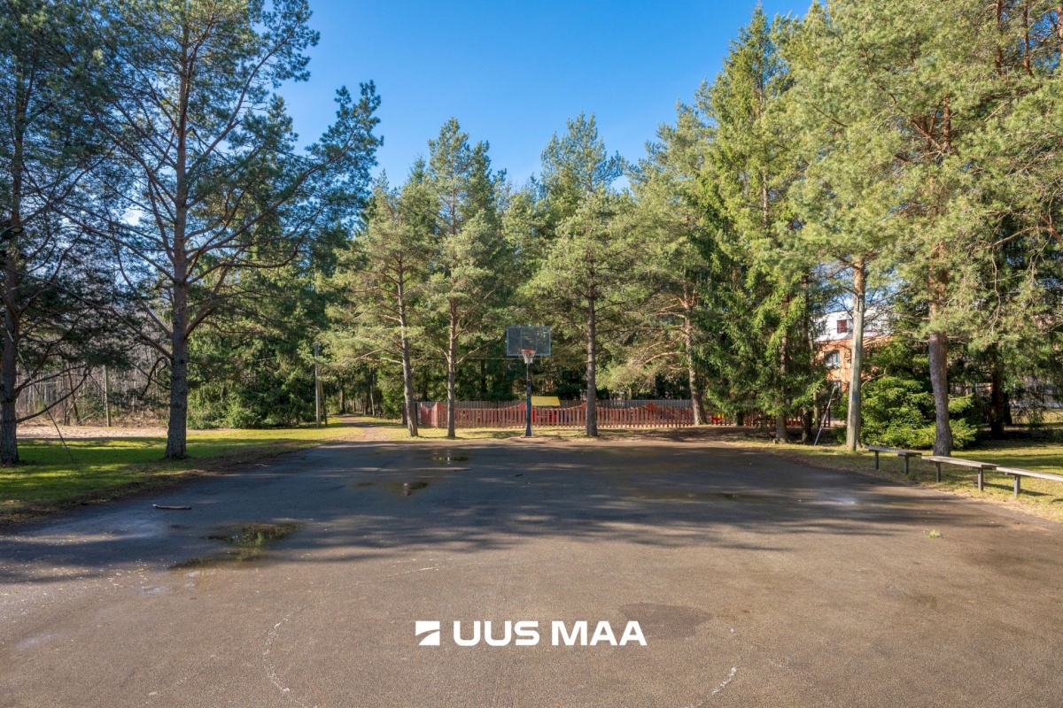 Rae vald, Peetri alevik, Raudkivi tee 4