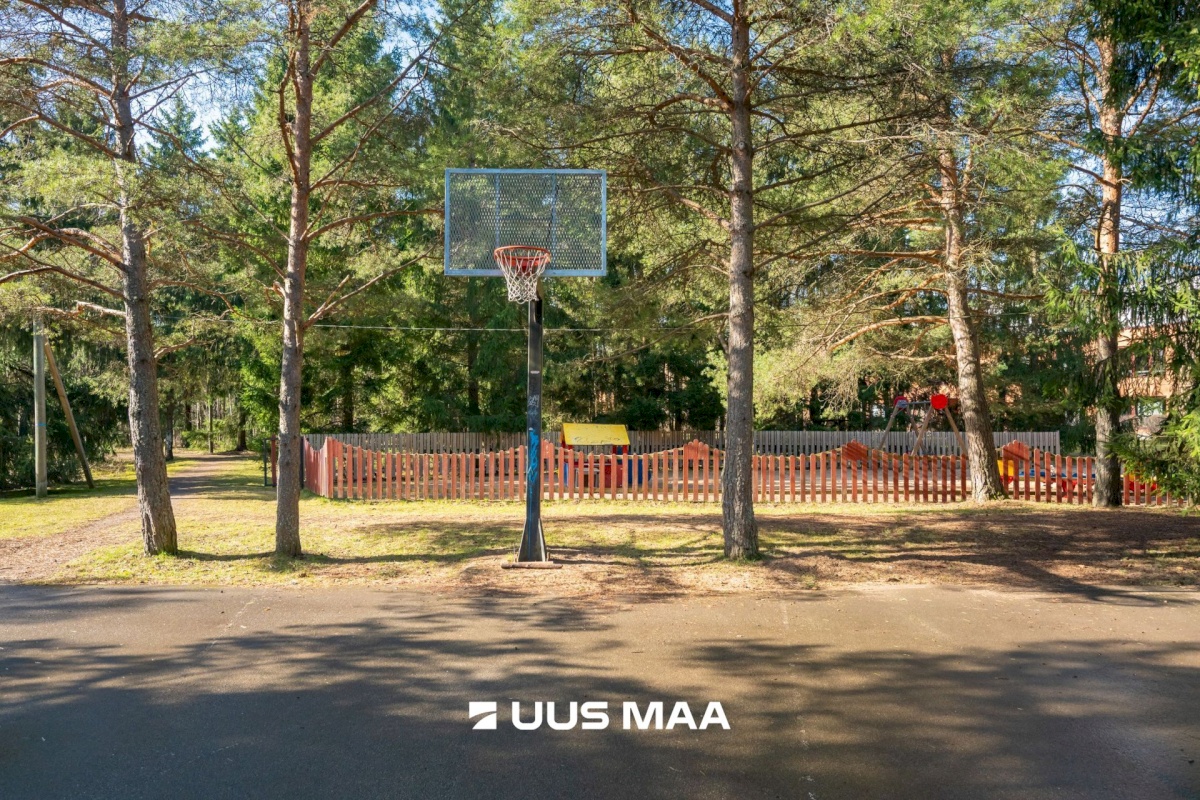 Rae vald, Peetri alevik, Raudkivi tee 4