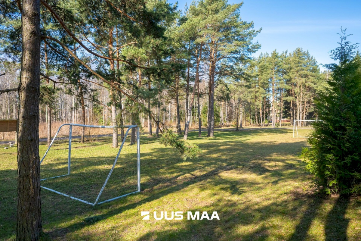 Rae vald, Peetri alevik, Raudkivi tee 4