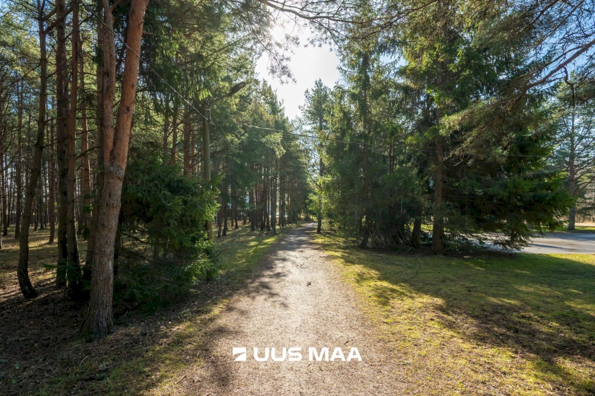 Rae vald, Peetri alevik, Raudkivi tee 4