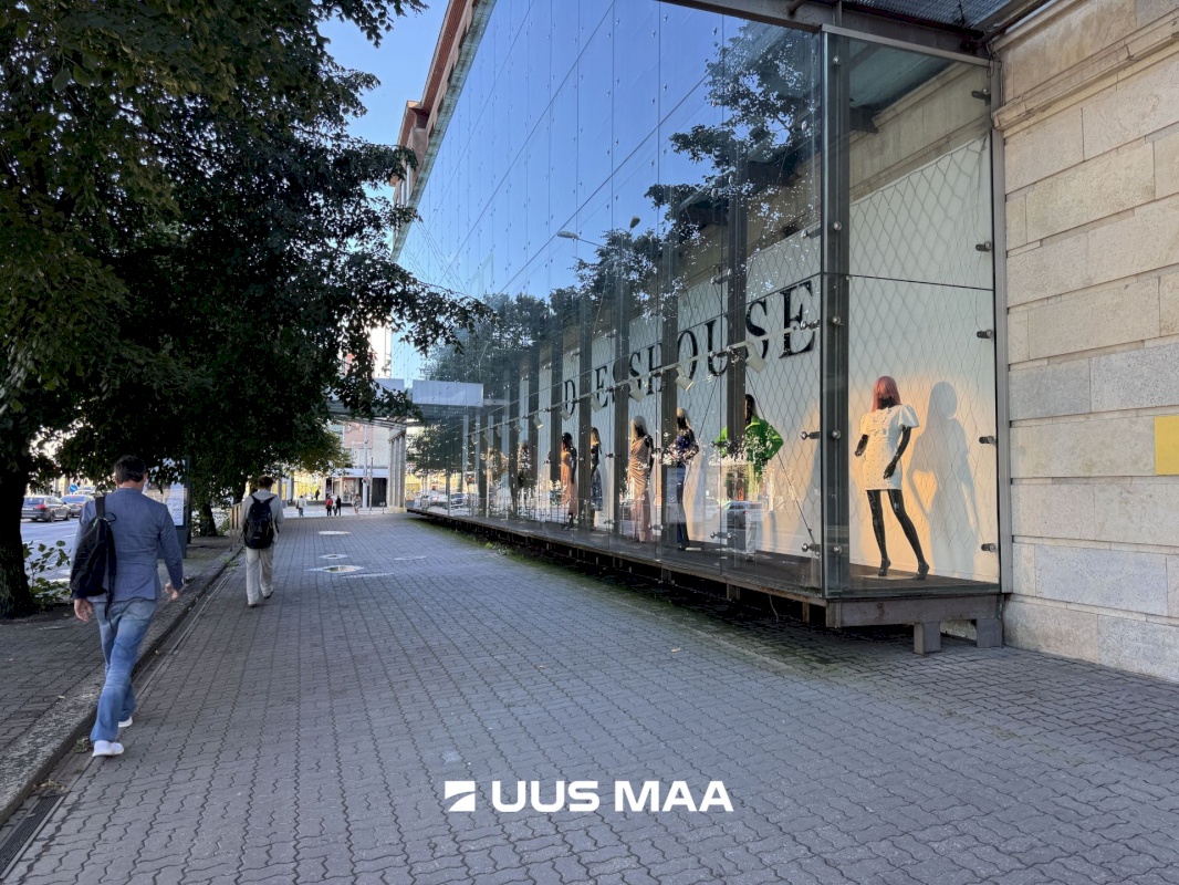 Tallinn, Kesklinna linnaosa, Südalinn, Estonia pst 1