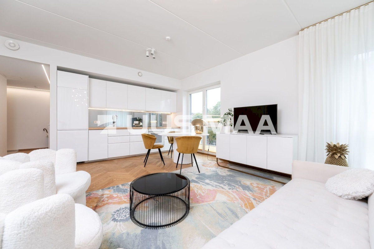 Tallinn, Kesklinna linnaosa, Uus Maailm, Toom-Kuninga 15