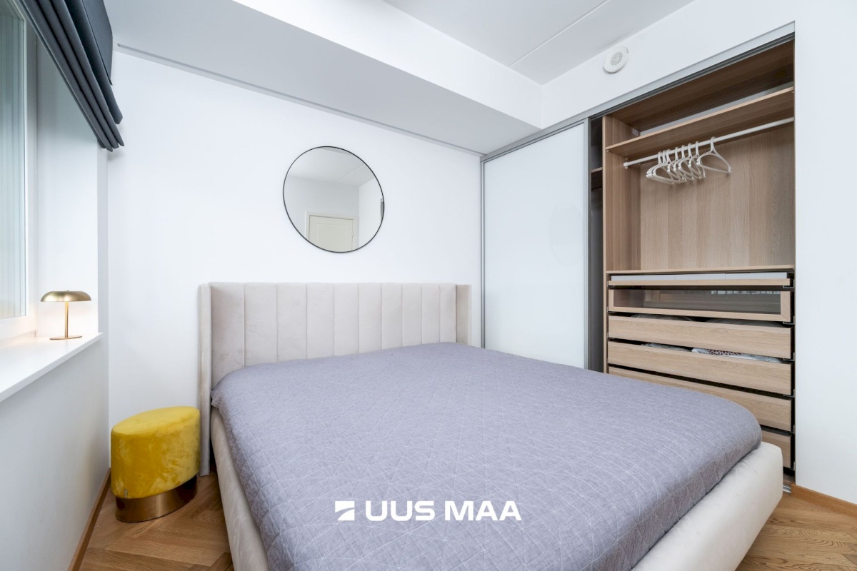 Tallinn, Kesklinna linnaosa, Uus Maailm, Toom-Kuninga 15