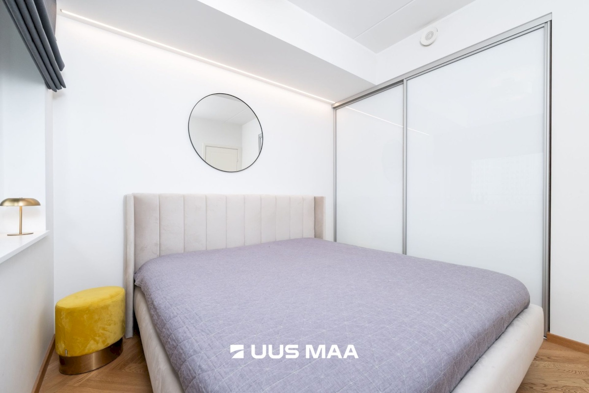 Tallinn, Kesklinna linnaosa, Uus Maailm, Toom-Kuninga 15