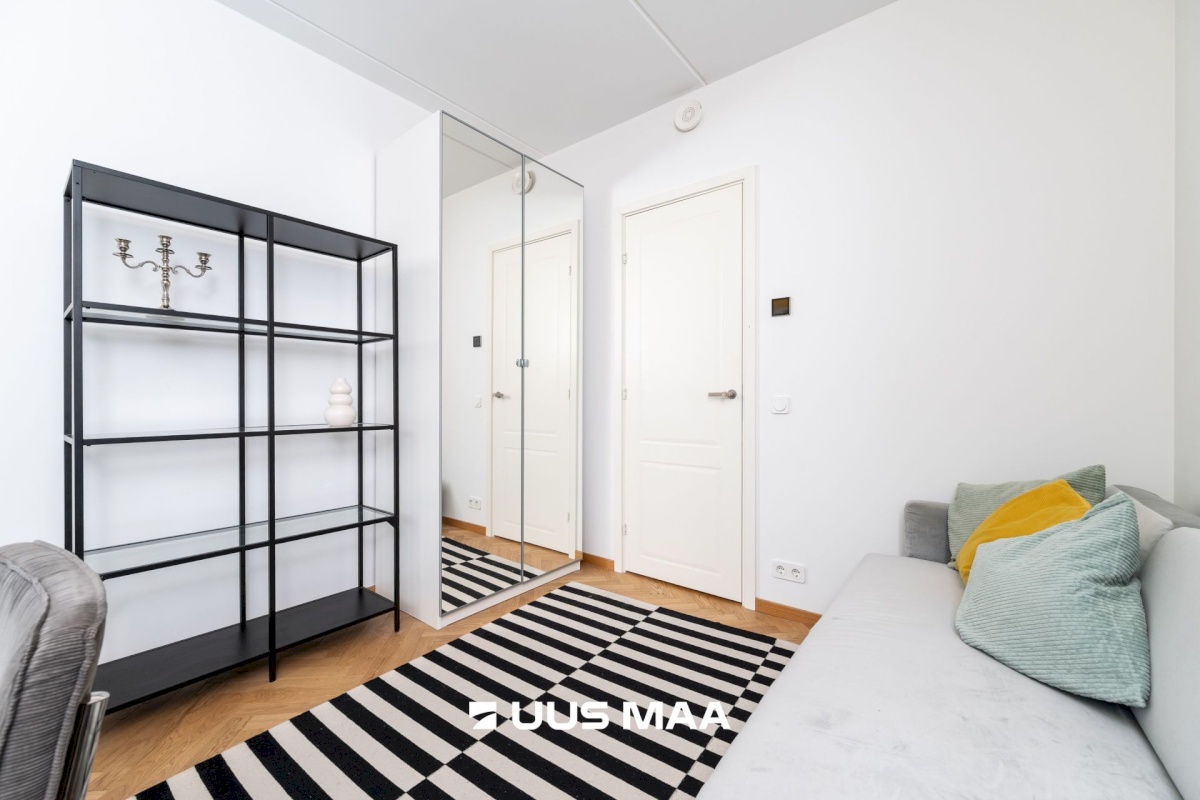 Tallinn, Kesklinna linnaosa, Uus Maailm, Toom-Kuninga 15