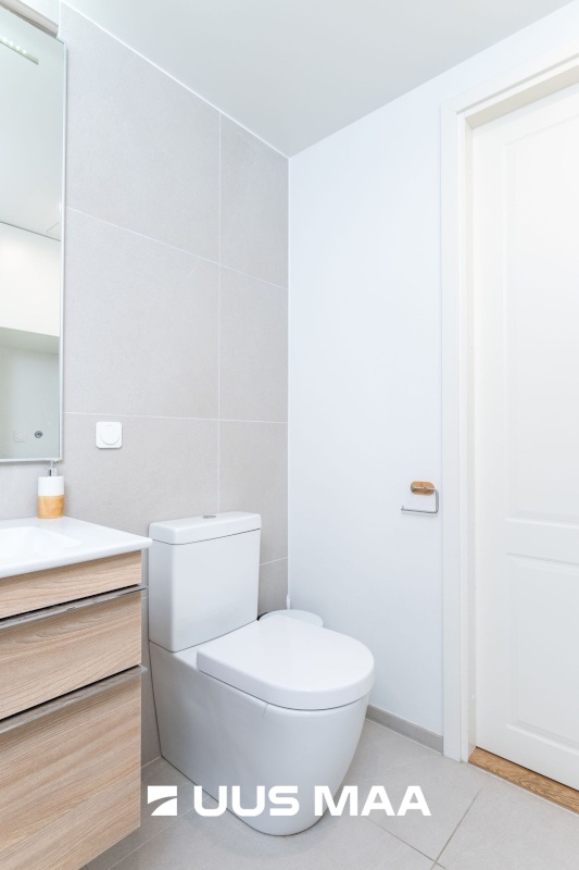 Tallinn, Kesklinna linnaosa, Uus Maailm, Toom-Kuninga 15