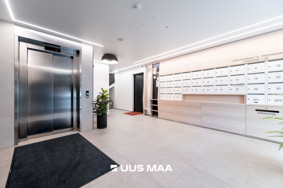 Tallinn, Kesklinna linnaosa, Uus Maailm, Toom-Kuninga 15