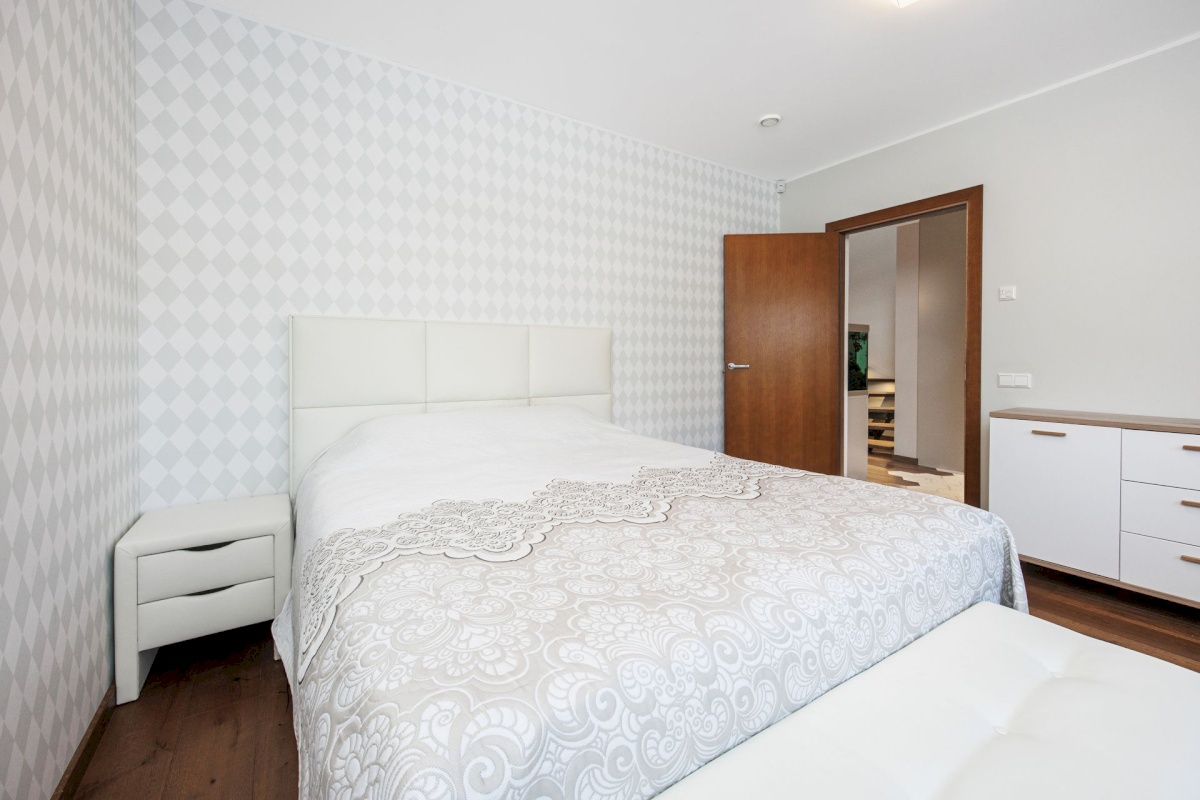 Haapsalu linn, Haapsalu linn, Lõokese 11