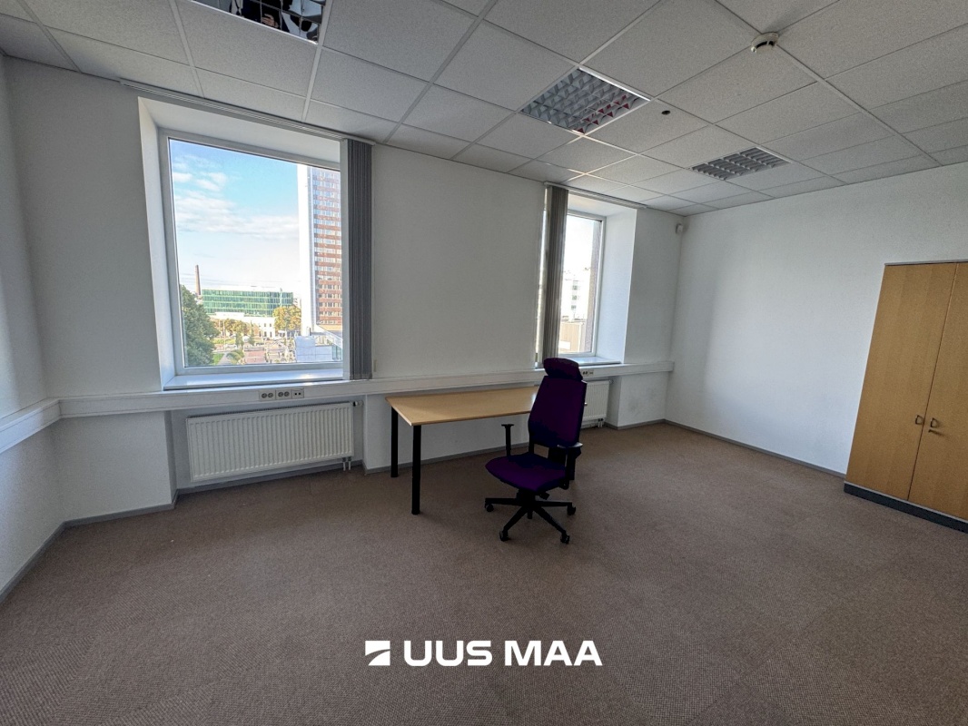 Tallinn, Kesklinna linnaosa, Südalinn, Estonia pst 1