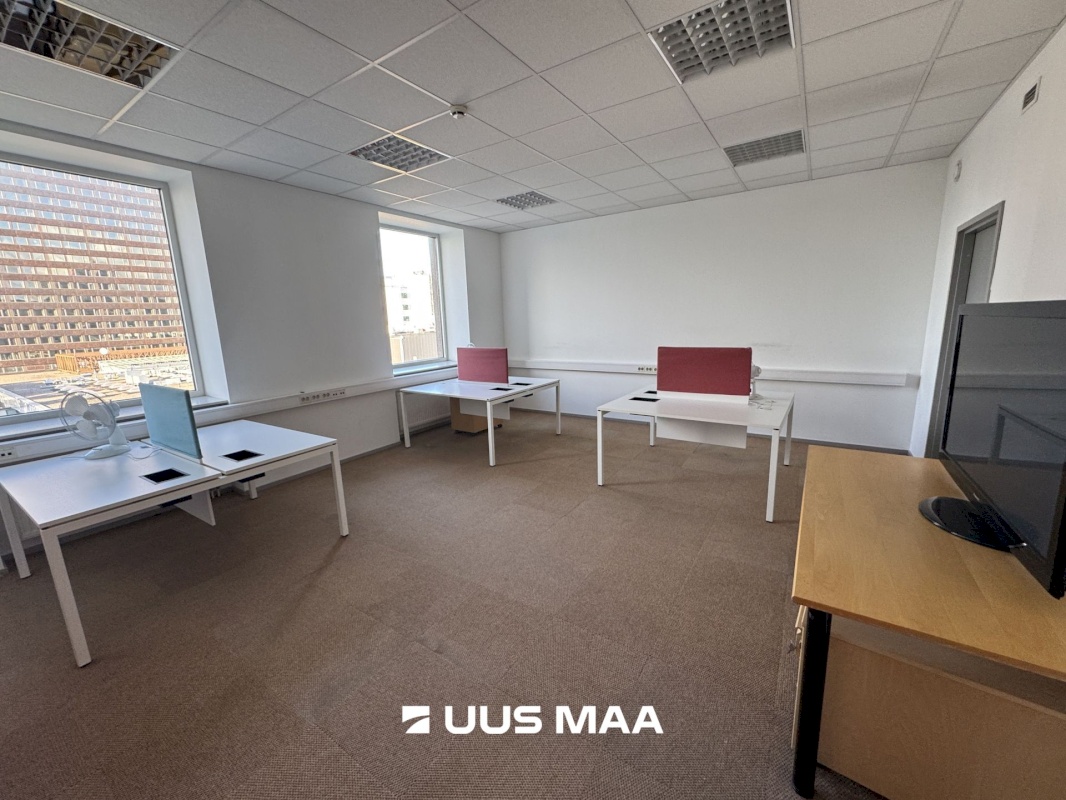 Tallinn, Kesklinna linnaosa, Südalinn, Estonia pst 1