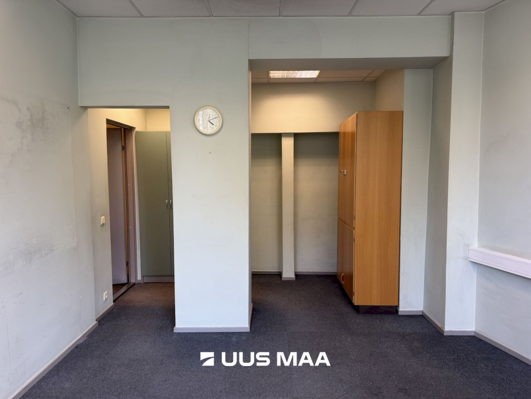 Tallinn, Kesklinna linnaosa, Südalinn, Estonia pst 1