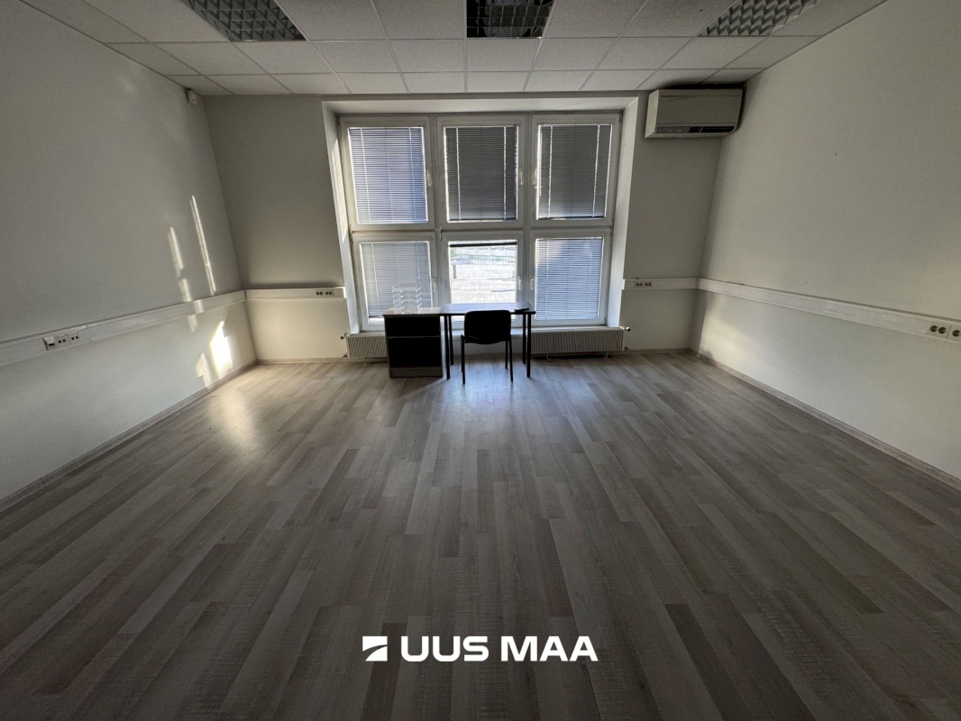 Tallinn, Kesklinna linnaosa, Südalinn, Estonia pst 1