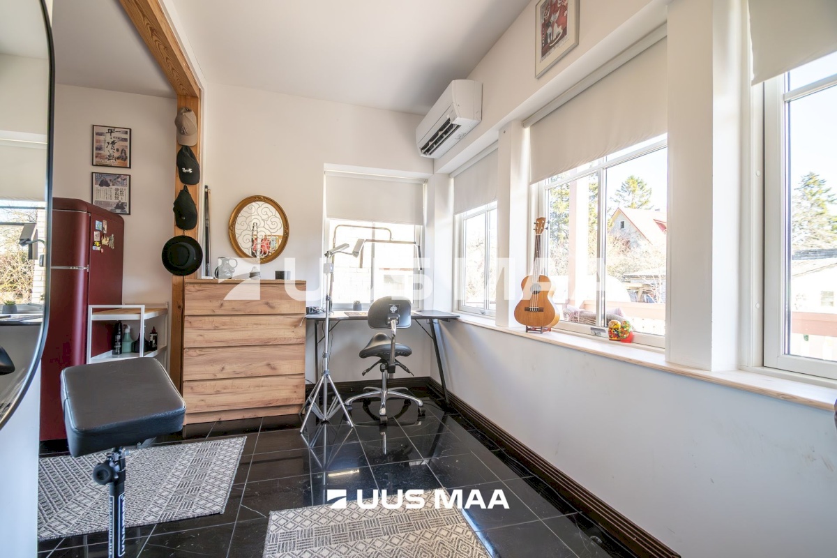 Saaremaa vald, Kuressaare linn, Pärna 14