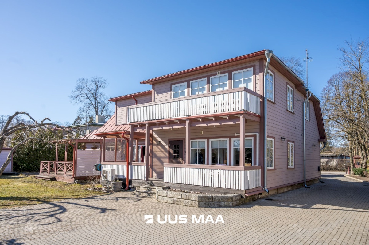 Saaremaa vald, Kuressaare linn, Pärna 14