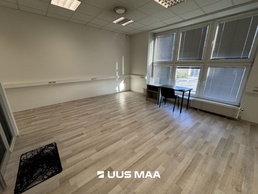 Tallinn, Kesklinna linnaosa, Südalinn, Estonia pst 1