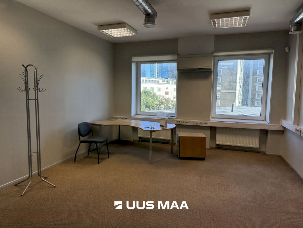 Tallinn, Kesklinna linnaosa, Südalinn, Estonia pst 1