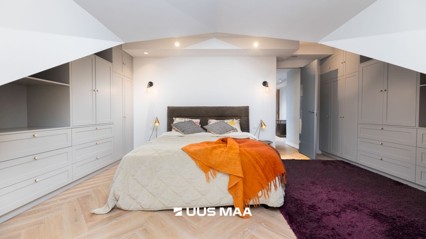 Tallinn, Kesklinna linnaosa, Toom-Kuninga 12