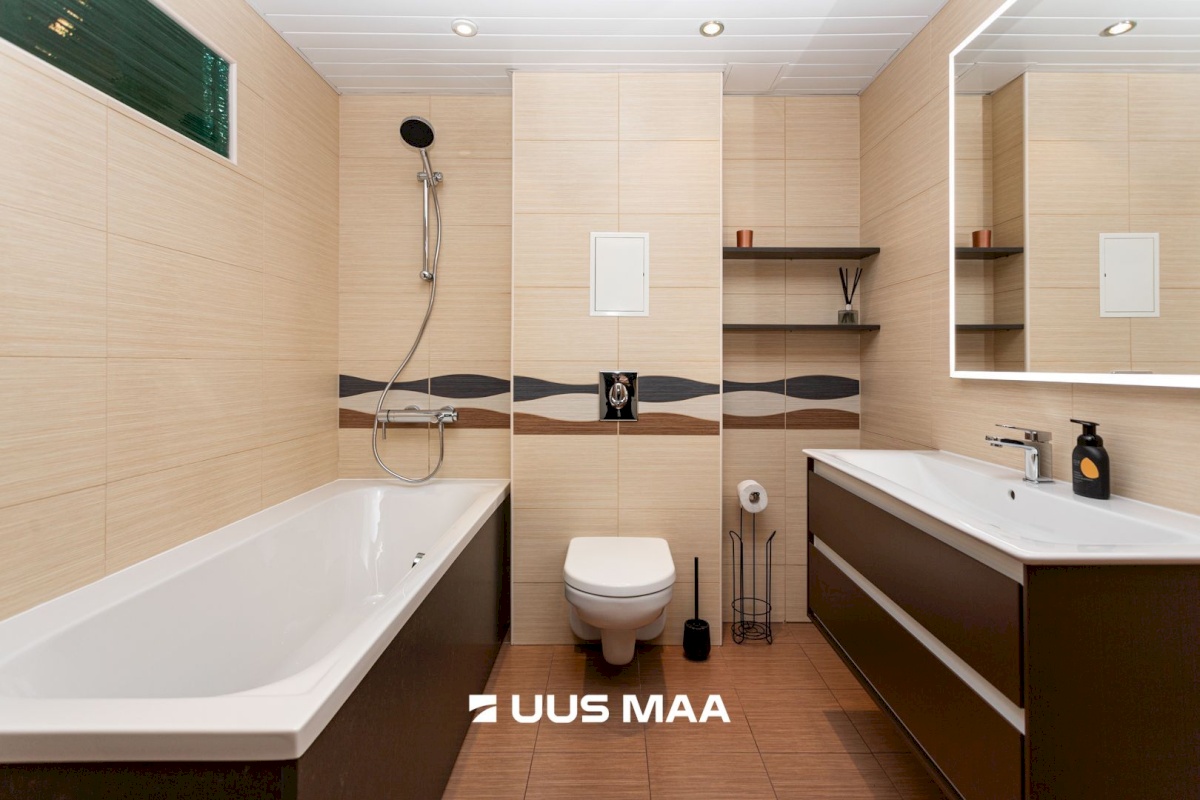 Tallinn, Kesklinna linnaosa, Kadriorg, Liivaoja 4b