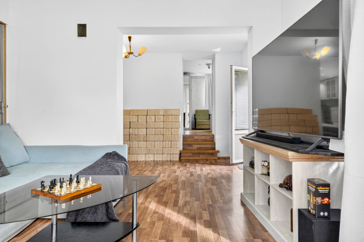 Tallinn, Nõmme linnaosa, Pääsküla, Vabaduse pst 201