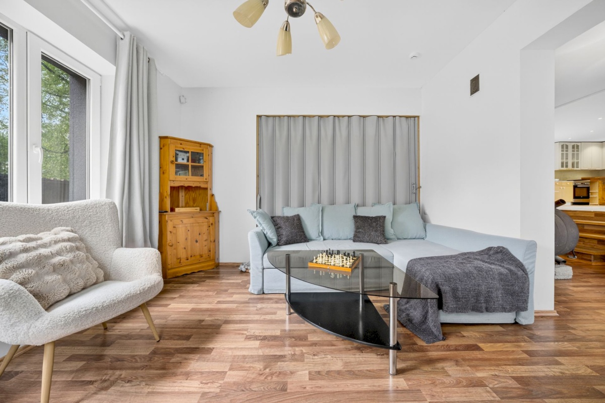 Tallinn, Nõmme linnaosa, Pääsküla, Vabaduse pst 201