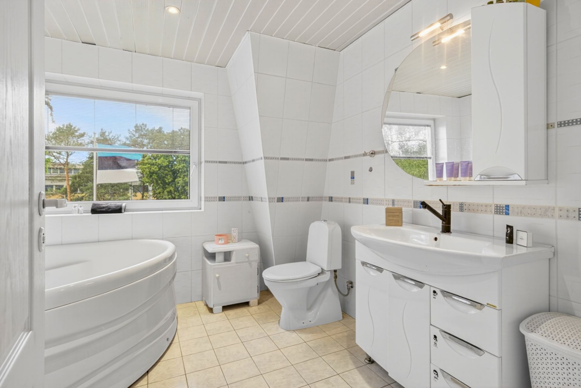 Tallinn, Nõmme linnaosa, Pääsküla, Vabaduse pst 201