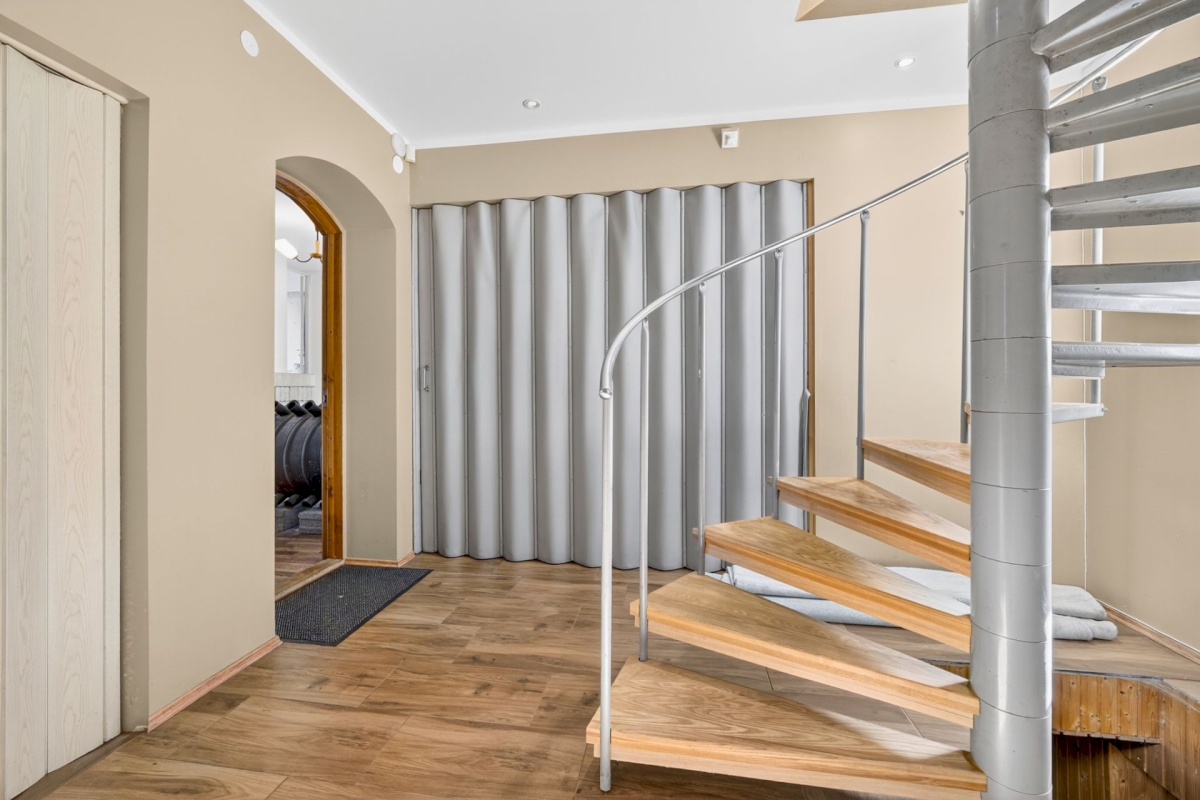 Tallinn, Nõmme linnaosa, Pääsküla, Vabaduse pst 201