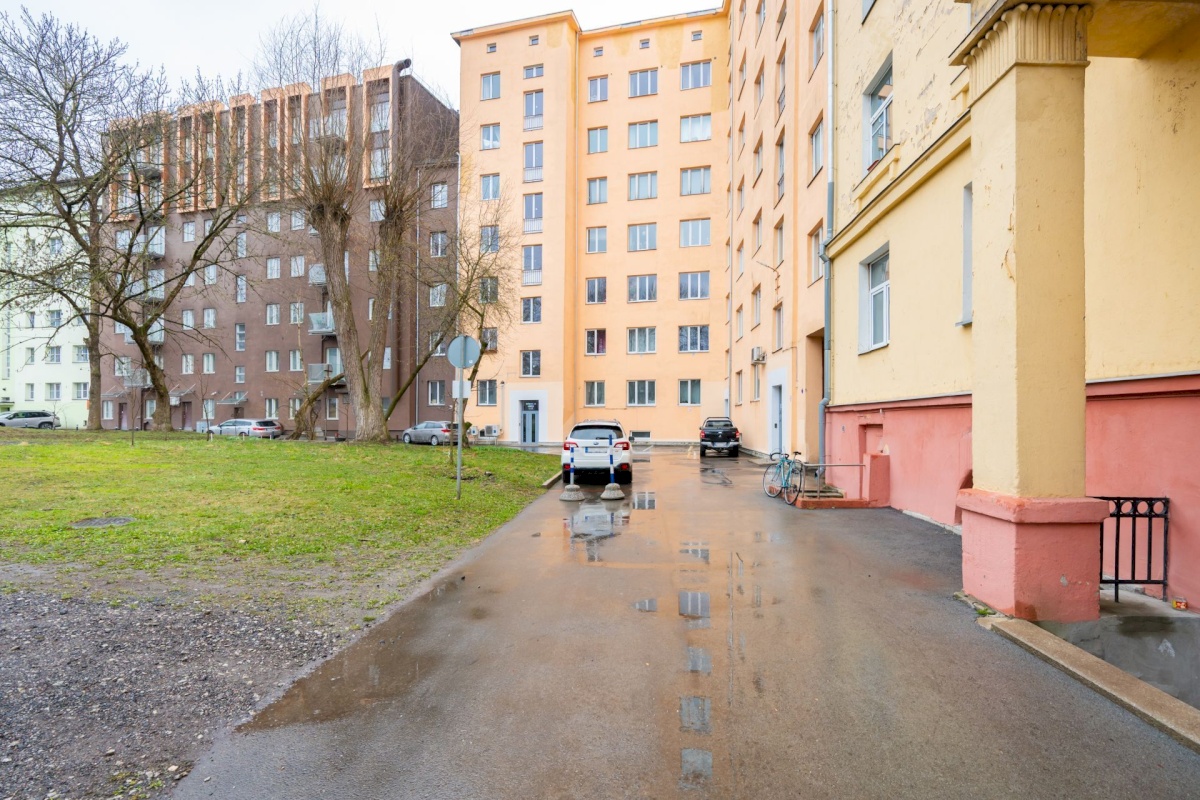 Tallinn, Kesklinna linnaosa, Raua, Narva mnt 14