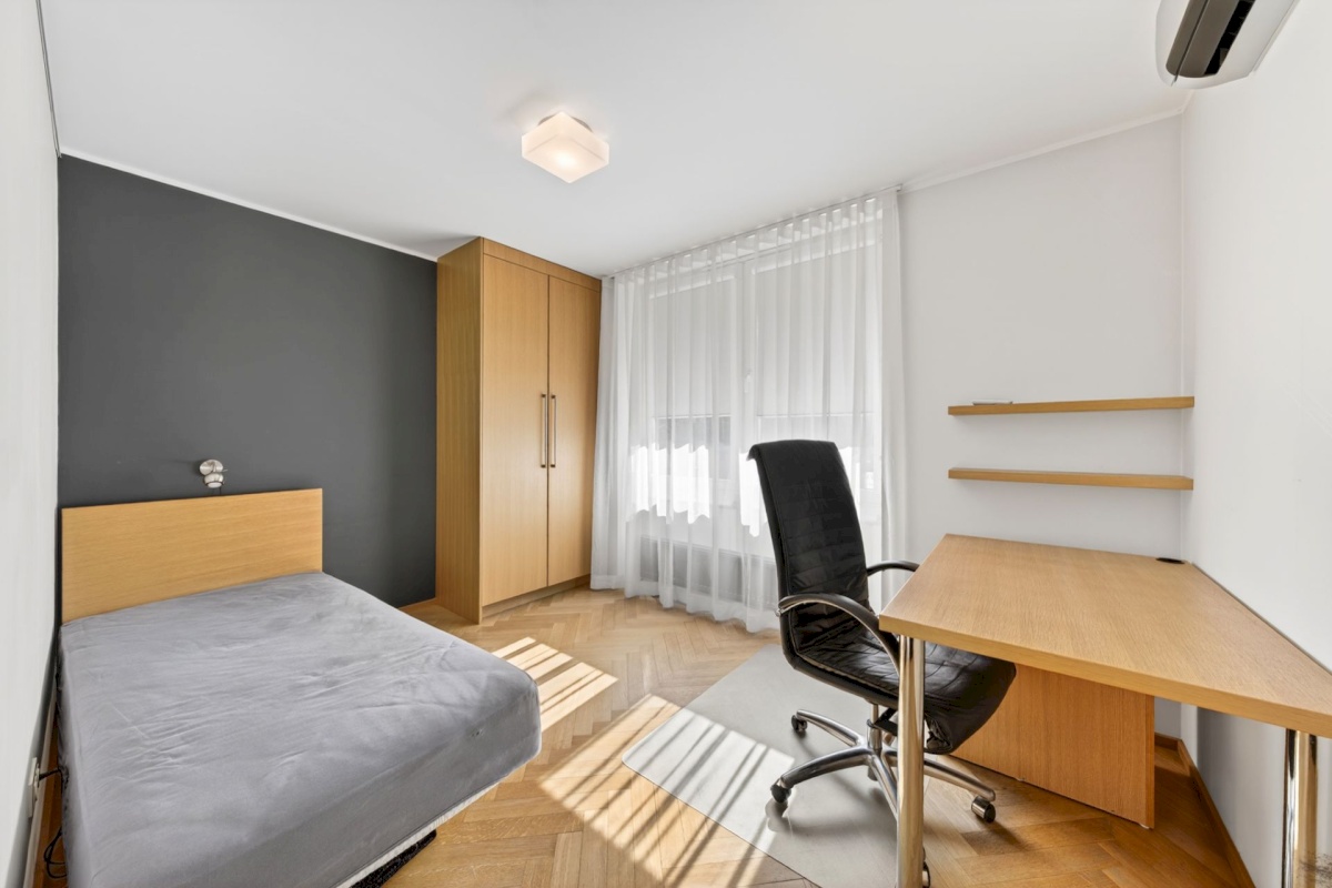 Tallinn, Kesklinna linnaosa, Kadriorg, Liivaoja 6