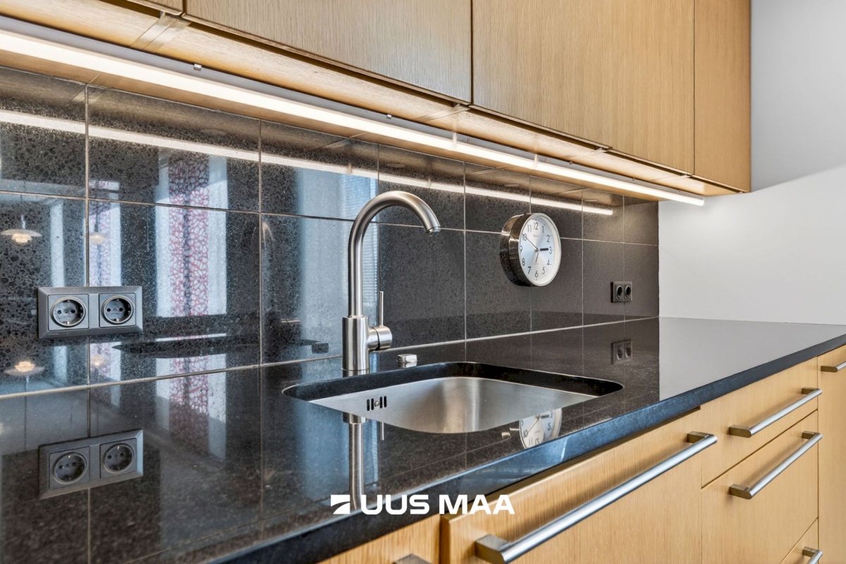 Tallinn, Kesklinna linnaosa, Kadriorg, Liivaoja 6