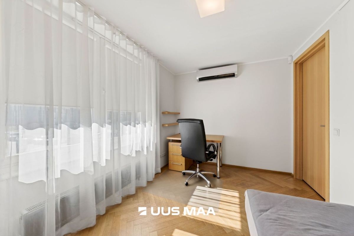 Tallinn, Kesklinna linnaosa, Kadriorg, Liivaoja 6