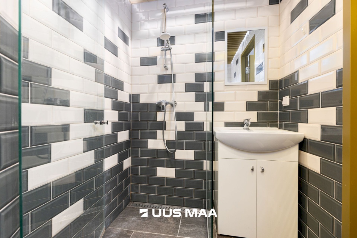 Tallinn, Põhja-Tallinna linnaosa, Kalamaja, Tööstuse 11/1