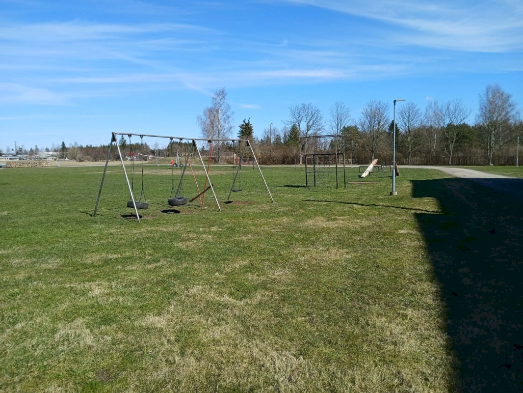 Lääneranna vald, Koonga küla, Keskuse 8