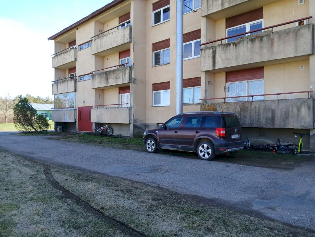 Lääneranna vald, Koonga küla, Keskuse 8