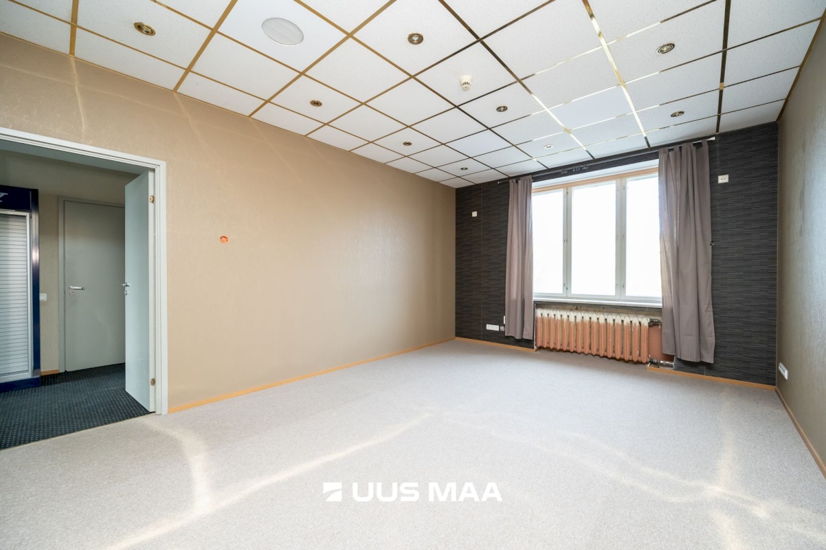 Tallinn, Kesklinna linnaosa, Uus Maailm, Pärnu mnt 82