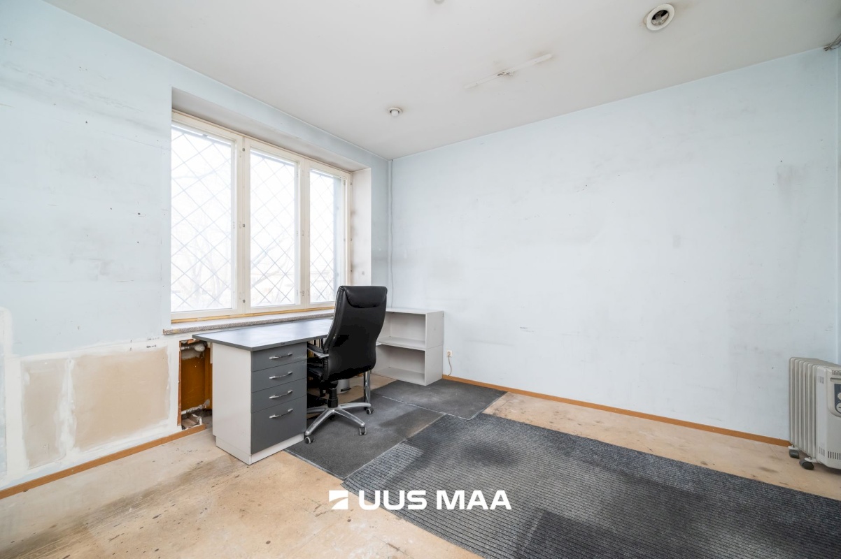 Tallinn, Kesklinna linnaosa, Uus Maailm, Pärnu mnt 82