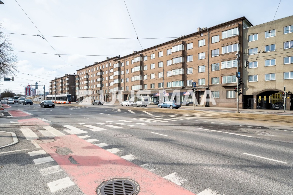 Tallinn, Kesklinna linnaosa, Uus Maailm, Pärnu mnt 82