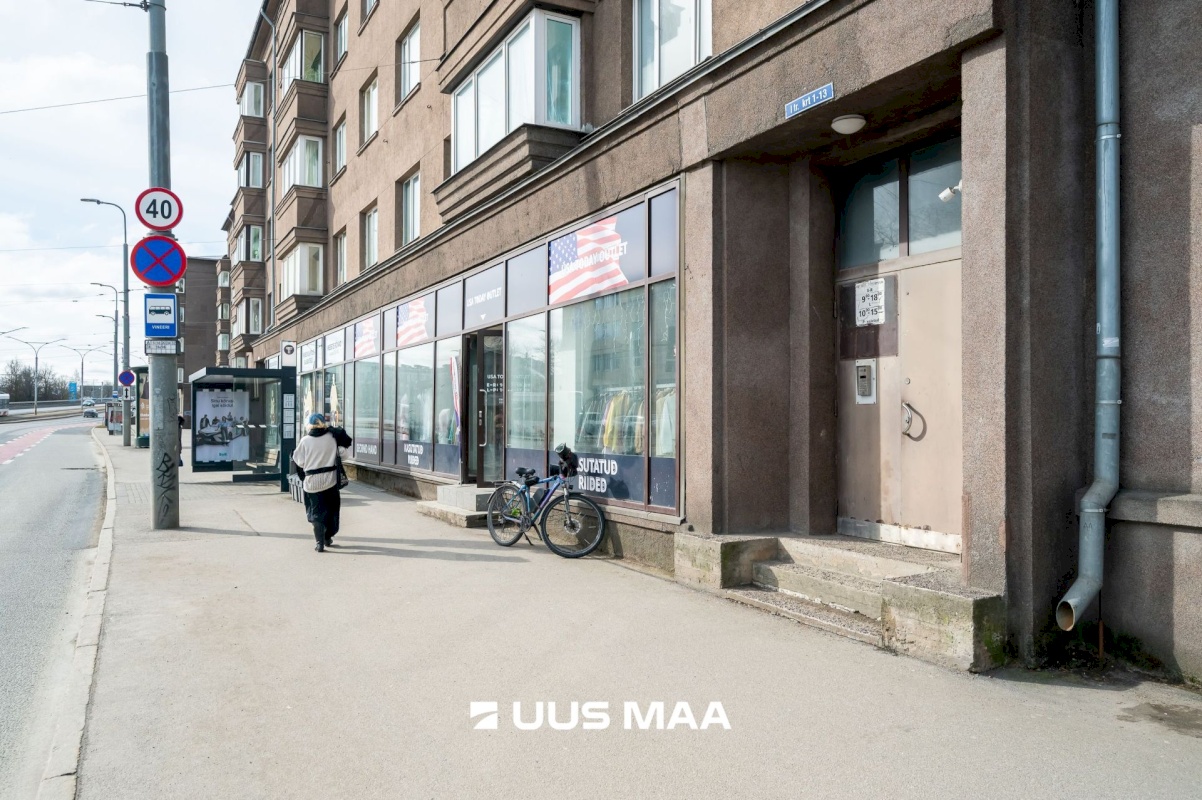 Tallinn, Kesklinna linnaosa, Uus Maailm, Pärnu mnt 82