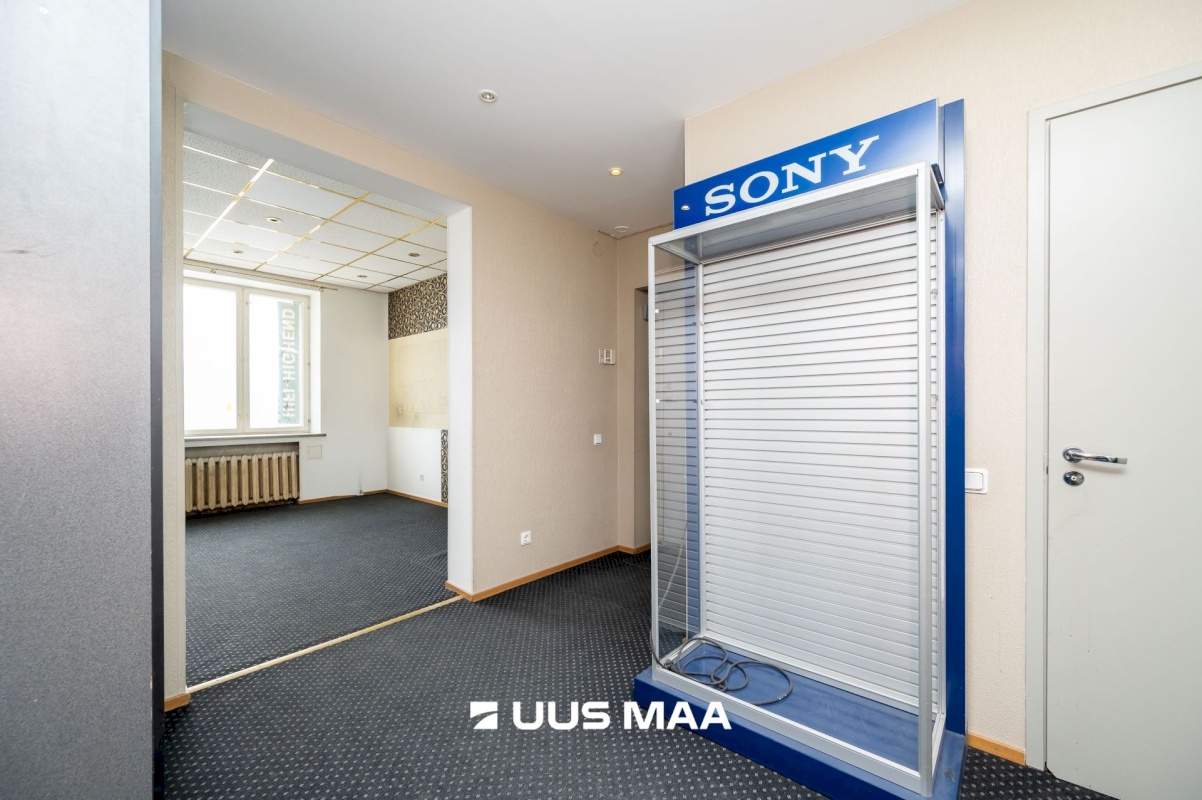 Tallinn, Kesklinna linnaosa, Uus Maailm, Pärnu mnt 82