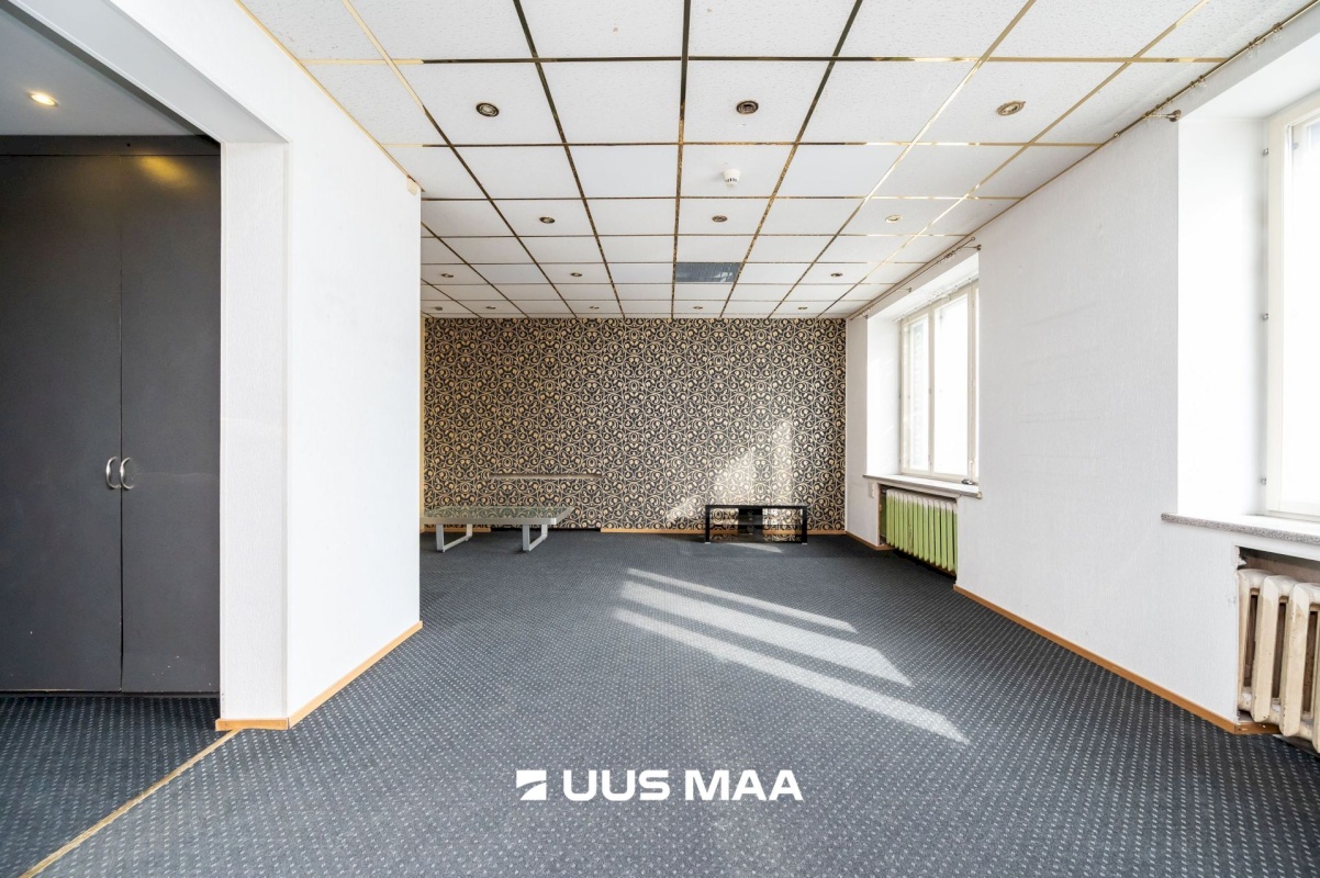 Tallinn, Kesklinna linnaosa, Uus Maailm, Pärnu mnt 82