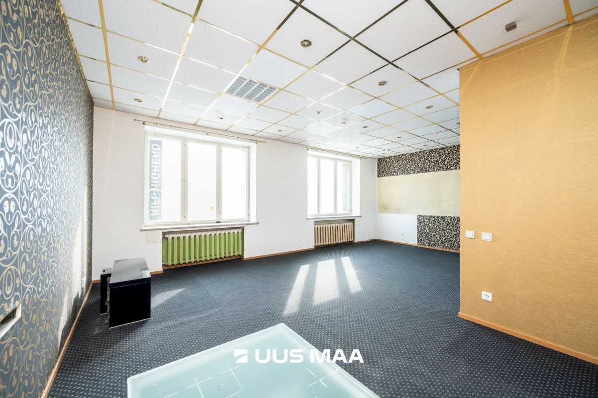 Tallinn, Kesklinna linnaosa, Uus Maailm, Pärnu mnt 82