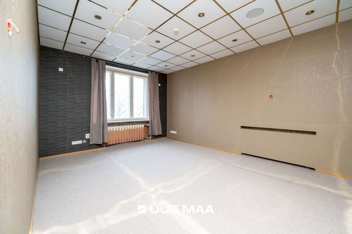 Tallinn, Kesklinna linnaosa, Uus Maailm, Pärnu mnt 82