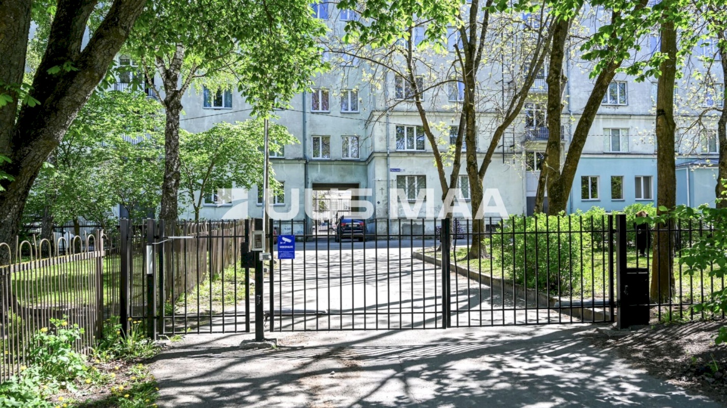 Tallinn, Kesklinna linnaosa, Uus Maailm, Pärnu mnt 82