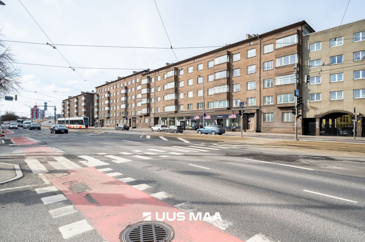 Tallinn, Kesklinna linnaosa, Uus Maailm, Pärnu mnt 82