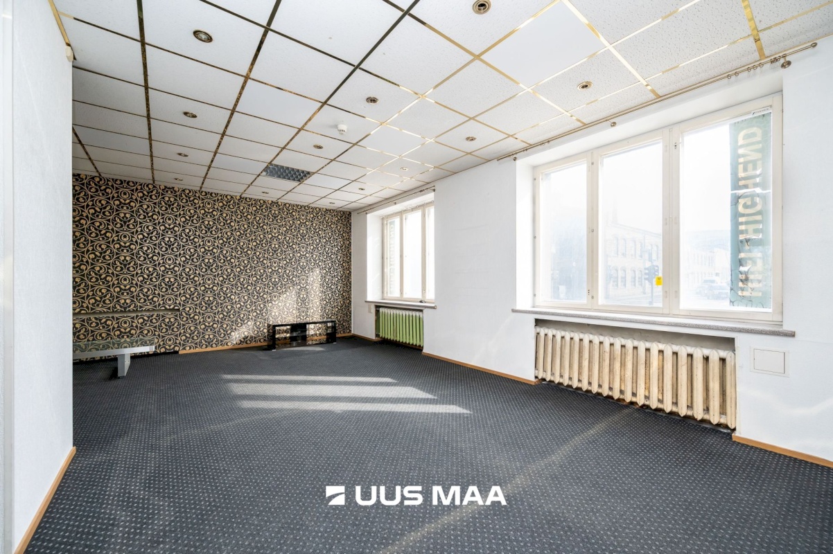 Tallinn, Kesklinna linnaosa, Uus Maailm, Pärnu mnt 82