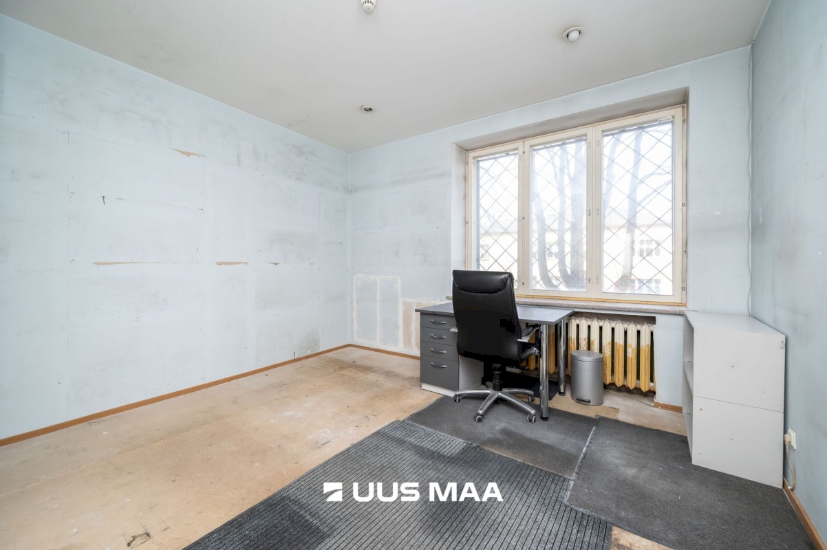 Tallinn, Kesklinna linnaosa, Uus Maailm, Pärnu mnt 82